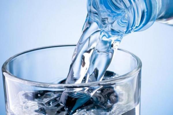 الكشف عن 11 فائدة «مذهلة جداً» لشرب الماء على معدة فارغة