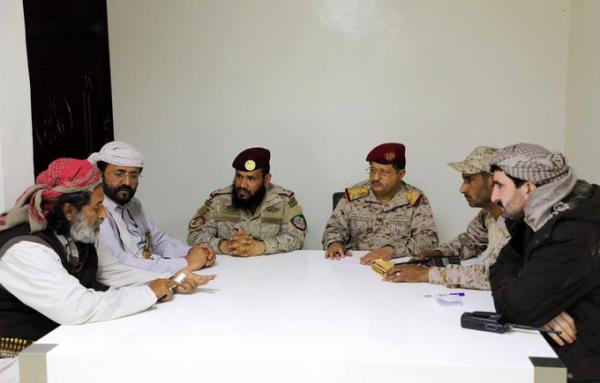 وزير الدفاع ورئيس الاركان بالشرعية وقائد التحالف بمأرب يجتمعون بمحافظي ثلاث محافظات يمنية (صورة)