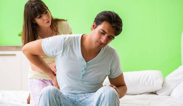 كيف يؤثر الإنزلاق الغضروفي على الجماع، وأفضل الأوضاع الجنسية للمصاب؟