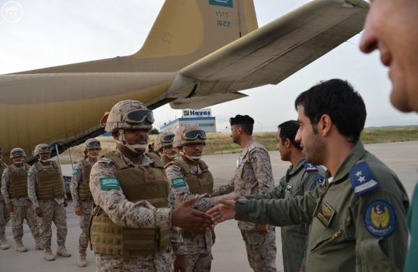 السفير السعودي يرد على قيادي في الانتقالي بأن السعودية تخطط لإفراغ عدن من القوات الجنوبية