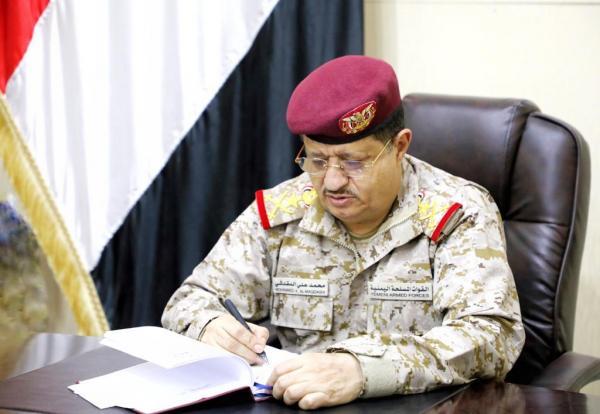 الأحمدي يهاجم الدفاع اليمنية ويكشف عن تسلمها نصف تريليون خلال عام ولا رواتب !