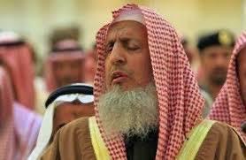 مفتي السعودية يُجيز إقامة صلاتي التراويح والعيد في المنازل بسبب كورونا
