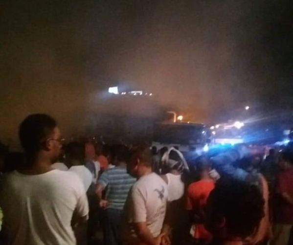 حريق هائل في المكلا يتسبب بأضرار مادية