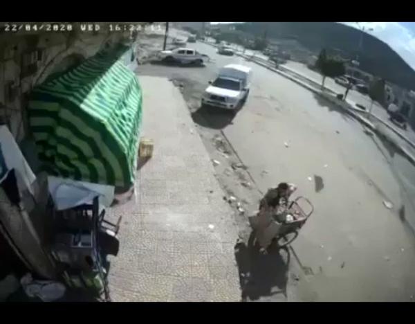 شاهد حادث مروع وقع يوم امس بصنعاء 