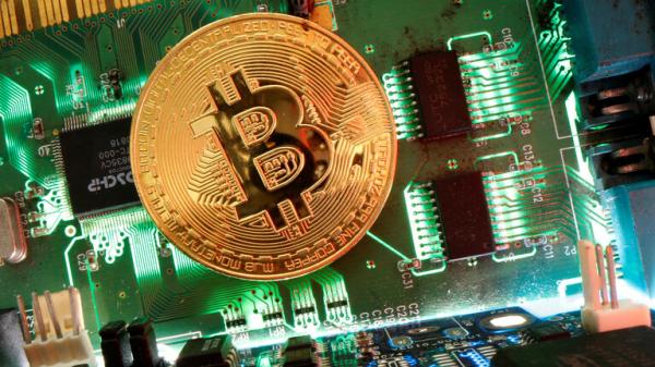 عملة "البيتكوين" تكسر حاجز الـ9000 دولار