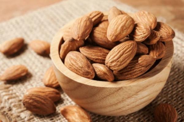 تناول 4 حبات من اللوز يوميا .. تحمي قلبك وتحقق اشياء مذهلة في جسمك (تعرف عليها)