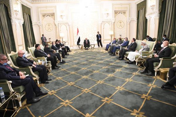 النص الكامل لكلمة الرئيس هادي خلال اجتماعه اليوم بالقيادات الحكومة والجيش في الرياض