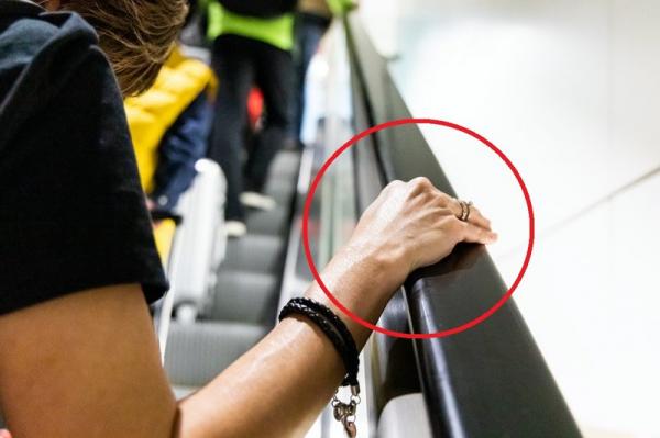 لوقاية نفسك.. شاهد 12 شيئًا لا تلمسها خارج منزلك
