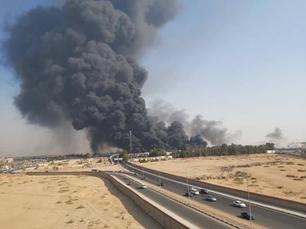 حريق هائل يخلف سُحبًا داكنة في سماء العاصمة المصرية
