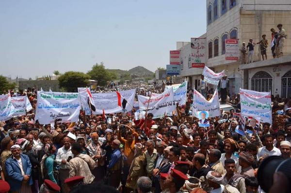 الإصلاح في تعز يحصل على ضربة قاضية .. شاهد الصور !