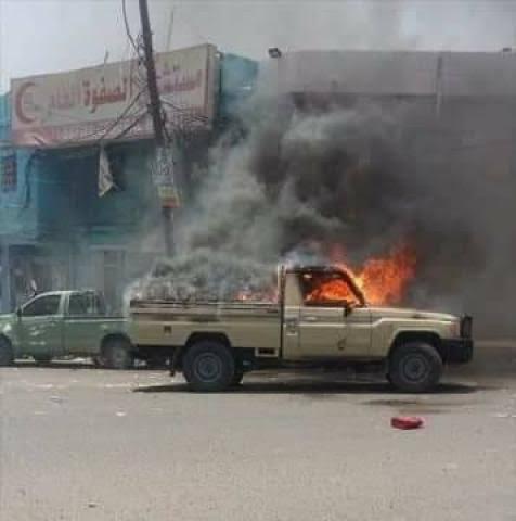 احداث مرعبة اليوم في تعز .. واحتراق طقم وعدد من السيارات جراء اشتباكات عنفية (صور)