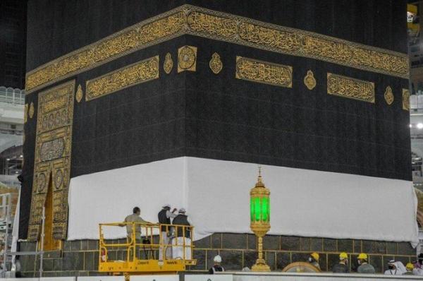 بمقدار 3 أمتار.. رفع ثوب الكعبة المشرفة استعدادًا لموسم حج 1441