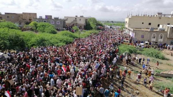 تظاهرة حاشدة في أبين مؤيدة للرئيس عبدربه منصور هادي.. صور + فيديو