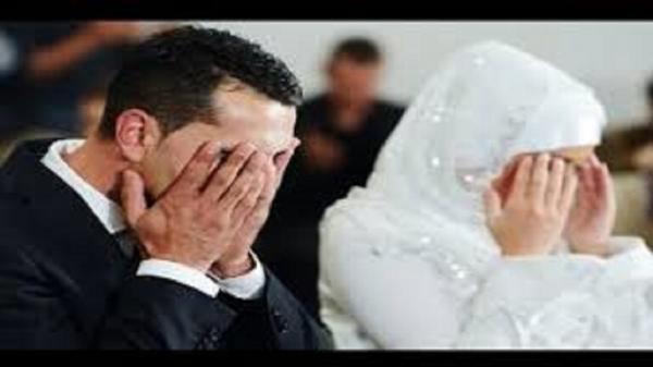 عقب انتهاء حفلة زفافه.. عريس ينفجر بالبكاء في ليلة دخلته أمام عروسه.. والسبب غير متوقع