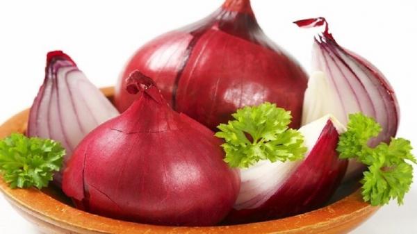 البصل ينشر عدوى فيروس في 30 ولاية أمريكية