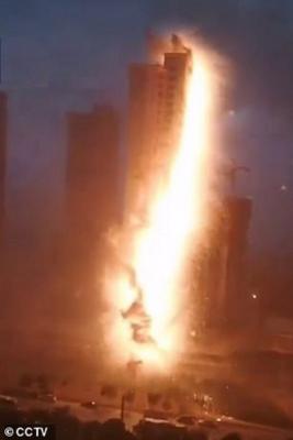 فيديو كرة النار العملاقة التي ضربت مدينة صينية .. مالذي حدث؟