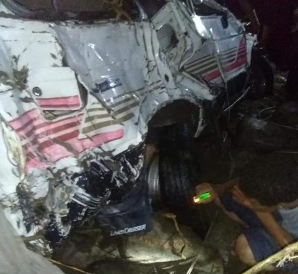 السيول تجرف سيارة تحمل 7 مواطنين في يافع