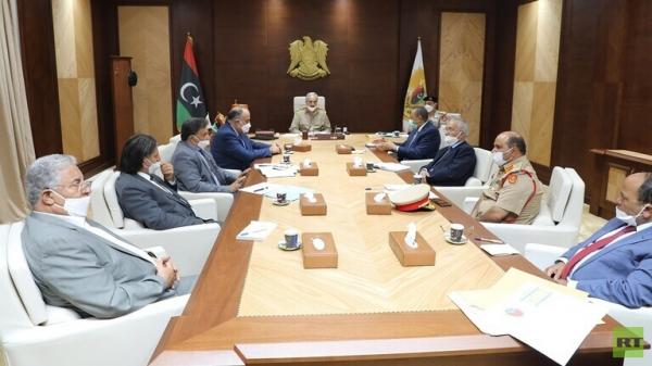 حفتر يطالب بإنهاء أزمة الكهرباء خلال 10 أيام وتفعيل منظومة "الفيزا كارت"