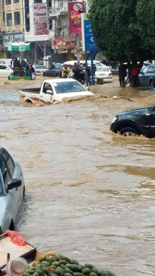 صنعاء تغرق ظهر اليوم بسبب الامطار .. تعرف على السبب الاكبر وراء تفاقم الوضع