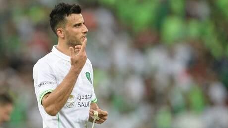 المهاجم «عمر السومة» يطلب مغادرة الأهلي السعودي.. وناد عربي يطلب وده