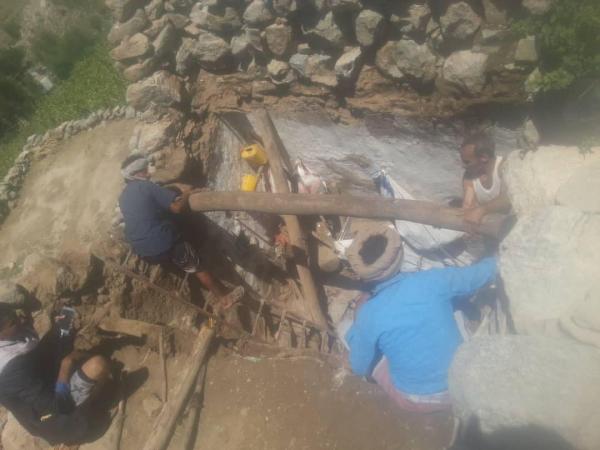 بسبب الامطار الغزيرة.. انهيار منزل على رؤوس ساكنيه في السلفية بمحافظة ريمه (صور)