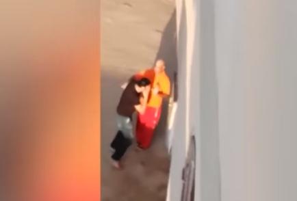 في جريمة سجلتها عدسات الكاميرا.. مقتل شخص حاول الدفاع عن زوجته بمنطقة الهرم