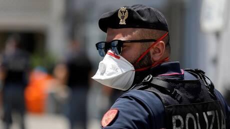 كاميرا مراقبة تفضح اغتصاب جماعي لفتاتين داخل فلة في بريطانيا