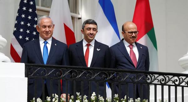 وزير الخارجية الإماراتي عبد الله بن زايد يغرد بكلمتين بالعبرية... ماذا قال؟