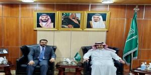 السياسي الجنوبي احمد الصالح يلتقي بالسفير السعودي باليمن.. ويكشف عما دار بينهما