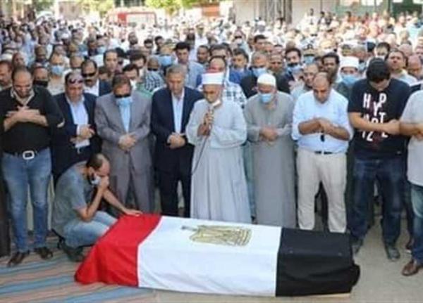 مشاهد مؤثرة في جنازة رئيس مباحث سجن طرة بعد مقتله على يد مساجين