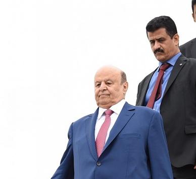 الرئيس هادي يصل إلى الكويت على رأس وفد رفيع