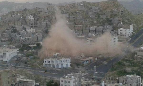 مقتل مواطن واصابه 3 اخرين بسقوط قذيفة حوثية على منزلهم في حي صالة بتعز