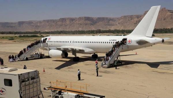 التحالف يعلن عن وصول 15 أسير سعودي و4 سودانيين الى قاعدة الملك سلمان بالرياض