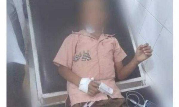 معلمة يمنية تطعن طالب بالسكين في الصف الاول الأساسي