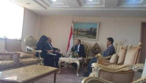 شاهد أول ظهور للسفير الإيراني وهو يقدم اوراق اعتماده سفيراً بصنعاء 