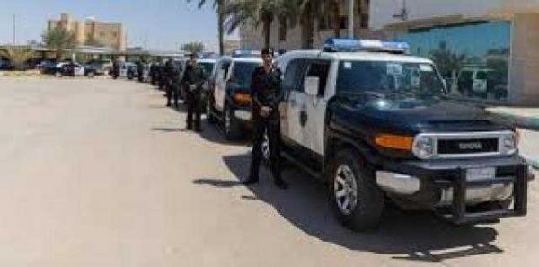الإطاحة  بخمسة يمنيين بتهم الترصد للمصلين وكبار السن في المساجد والأسواق العامة وسط الرياض