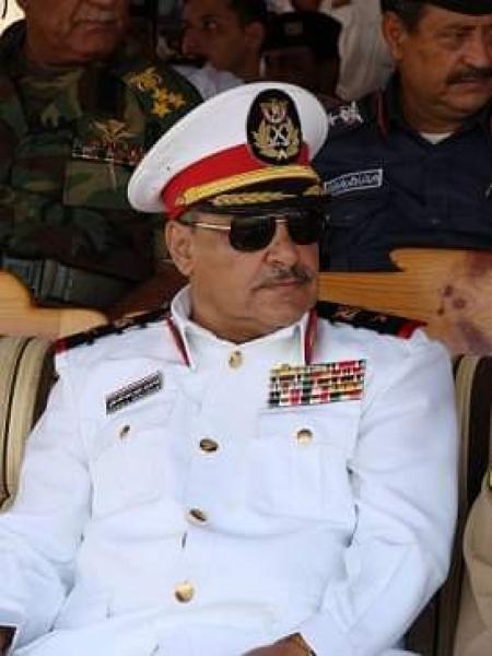 بعد رفضه مقابلة الرويس.. صحيفة: تصرفات المحيطين بمحافظ محافظة شبوة ستجعل بن عديو يفقد الكثير