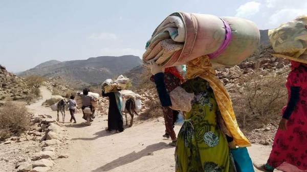تقرير يكشف: نزوح قرابة 200 أسرة من رغوان بمأرب بعد تطويق الحوثيين لها