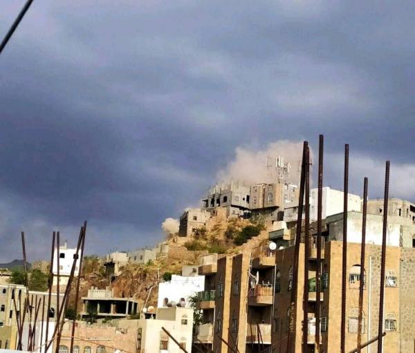 سقوط ضحايا بينهم اطفال في قصف حوثي على احياء سكنية بتعز