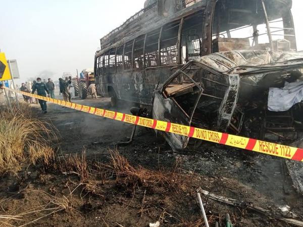 سقوط 13 قتيلاً في حادث سير مروع بباكستان