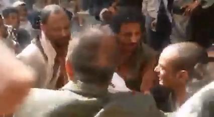 شاهد فيديو .. زوج المرأة يشكي مدير أمن العدين ابو بشار ويتحدث كيف ضربوا زوجته حتى الموت