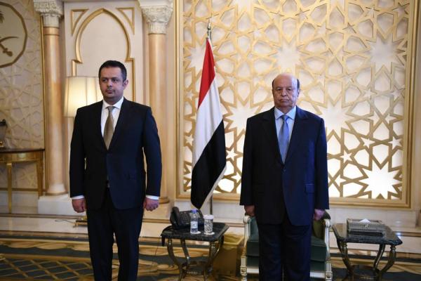 بالصور: الحكومة الجديدة تؤدي اليمين الدستورية امام الرئيس هادي .. وهذا ما قاله لهم!