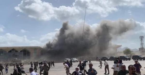 انفجار كبير في مطار عدن اثناء وصول الحكومة الجديدة والكشف عن عدد القتلى