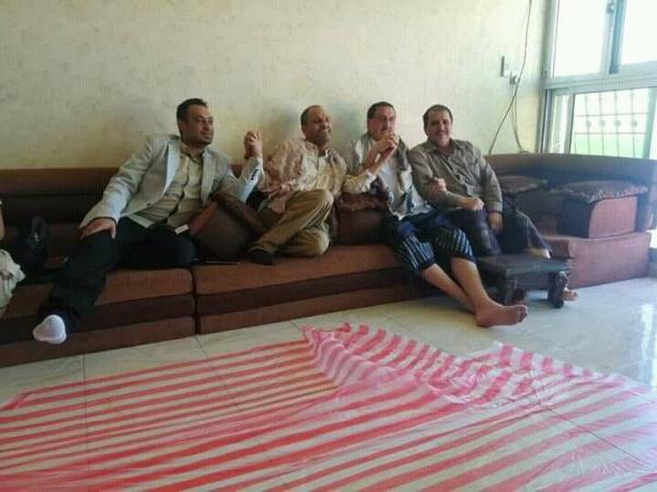 شاهد صورة (بداية العام) تجمع اربعة من قيادات الشرعية في عدن