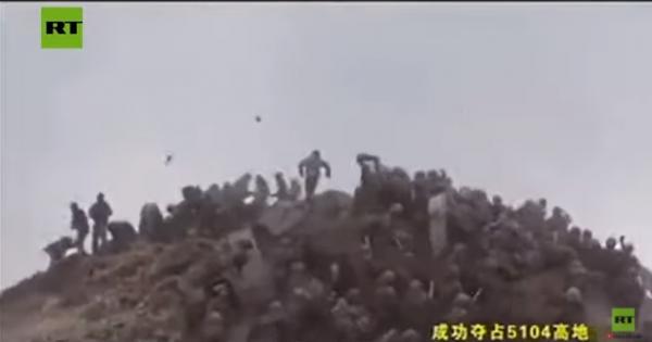 قتال بين جنود من دولتين نوويتين (فيديو)