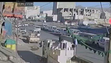 شاهد بالفيديو.. حادث مروع في شارع خولان بصنعاء يتسبب بإعطاب 14 سيارة