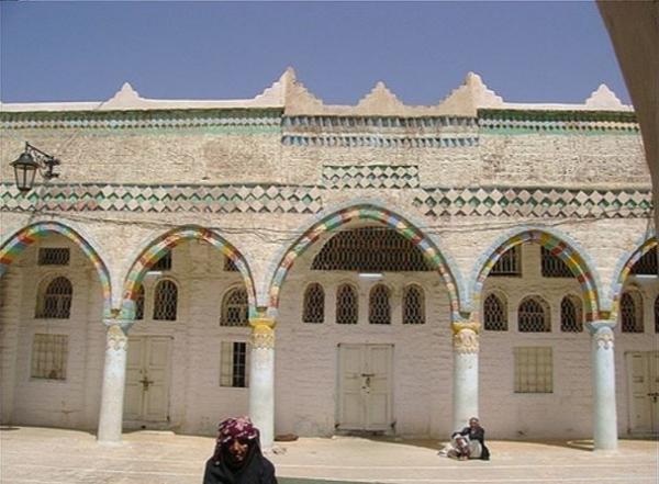 الجامع الكبير في إب معرض للانهيار .. وتحذيرات بشأنه !