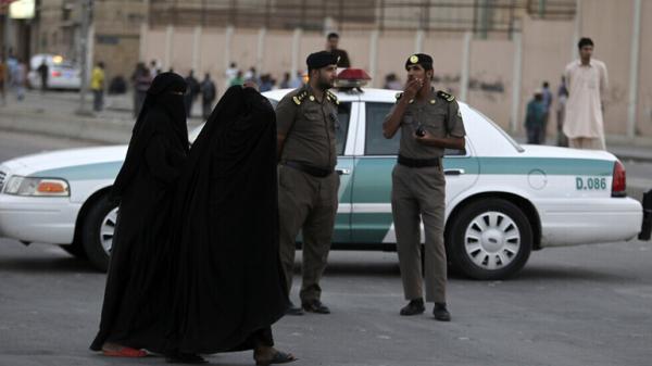 الرياض: بعد العثور على جثة شابة مدفونة بمنطقة صحرواية.. القبض على مشتبهين بقتلها