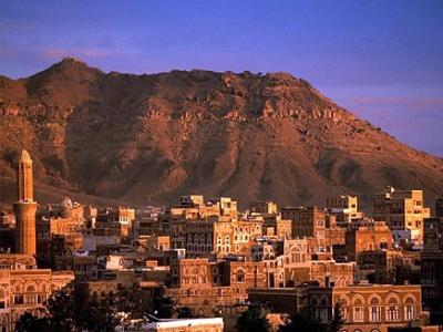 يمني يموت حزناً على زوجته بعد 150 دقيقة من دفنها