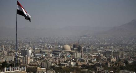 تقرير دولي يتهم الحوثيين باستغلال إيرادات الدولة وفساد مسؤولين بالشرعية في غسيل اموال